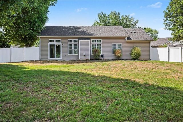 189 Picardy Court, Kernersville, NC 27284