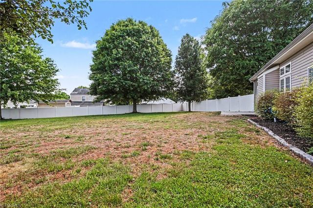 189 Picardy Court, Kernersville, NC 27284