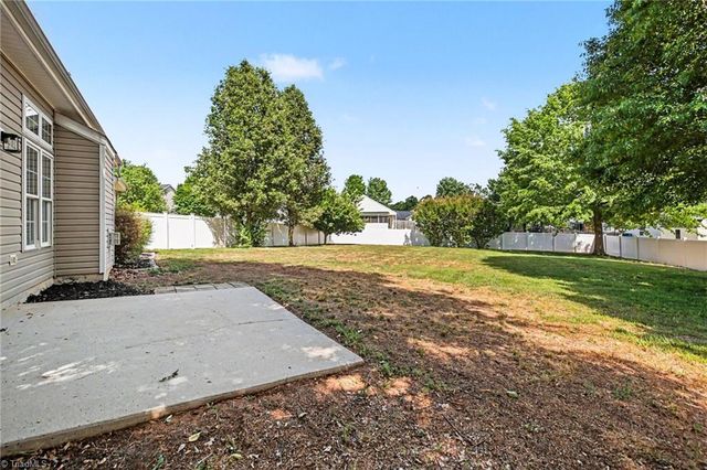 189 Picardy Court, Kernersville, NC 27284