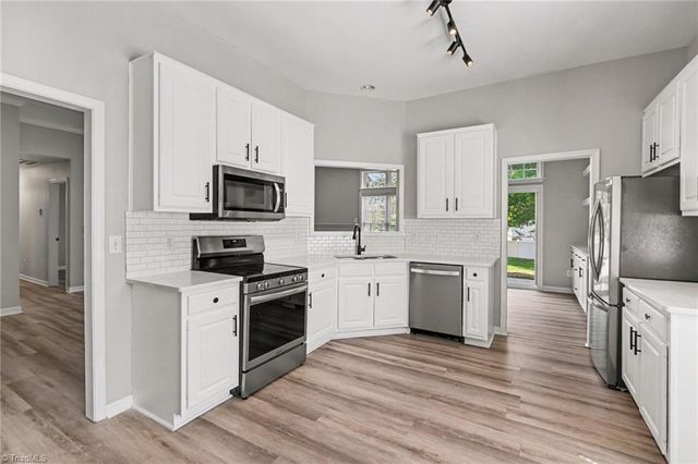 189 Picardy Court, Kernersville, NC 27284