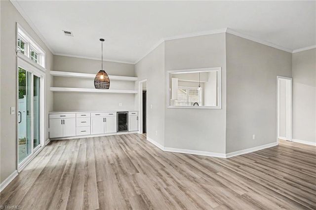 189 Picardy Court, Kernersville, NC 27284