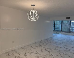 3526 Whitehall Dr 302, West Palm Beach, FL 33401