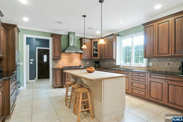 103 Ivy Lane, River Vale, NJ 07675