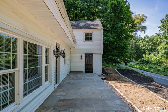 49 Old Middle Road, Brookfield, CT 06804