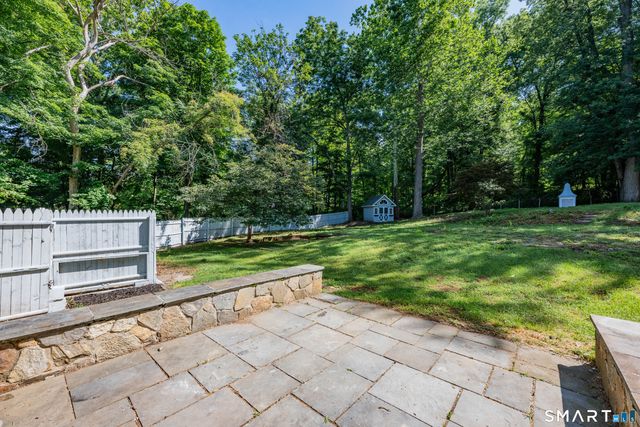 49 Old Middle Road, Brookfield, CT 06804
