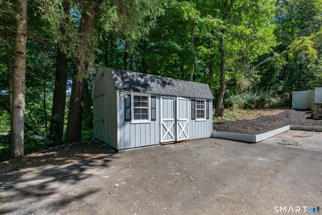 49 Old Middle Road, Brookfield, CT 06804