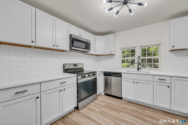 49 Old Middle Road, Brookfield, CT 06804