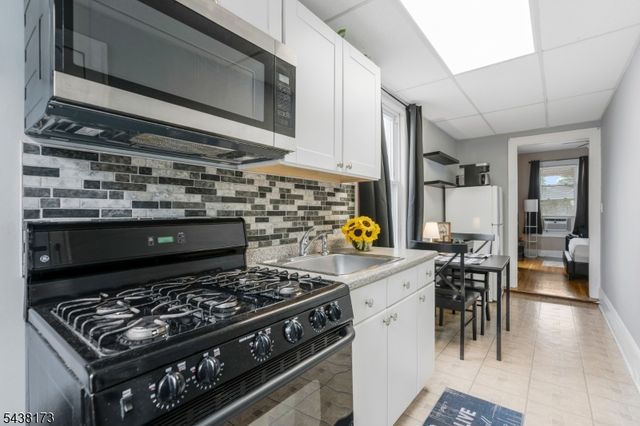 5 3Rd St, Raritan Boro, NJ 08869