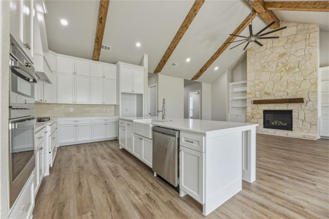 8400 Stallion Drive, Godley, TX 76044
