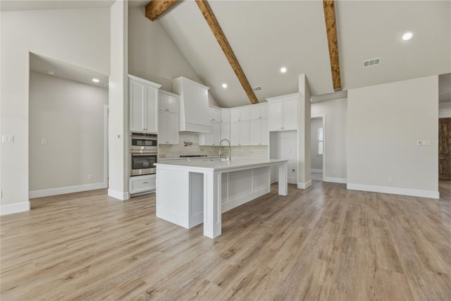 8400 Stallion Drive, Godley, TX 76044