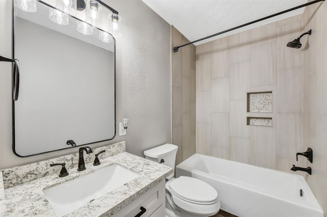 205D Skyview Terrace 704, Friendswood, TX 77546