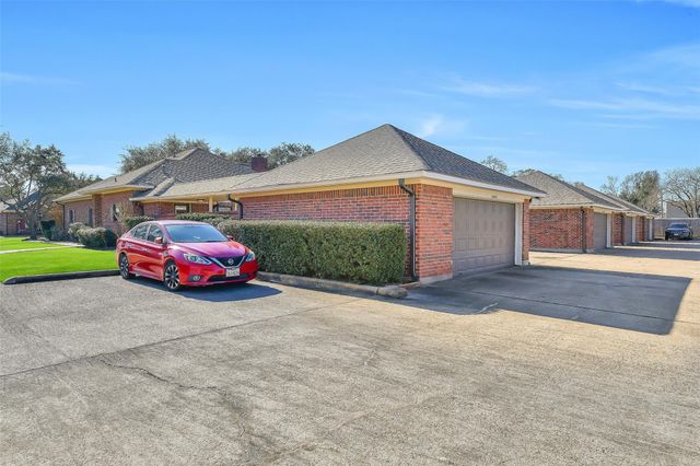 205D Skyview Terrace 704, Friendswood, TX 77546