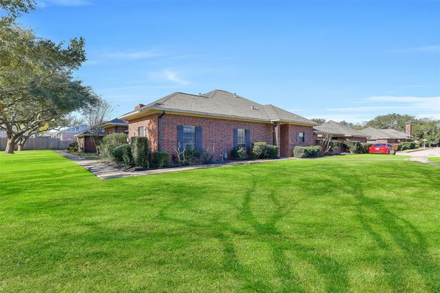 205D Skyview Terrace 704, Friendswood, TX 77546