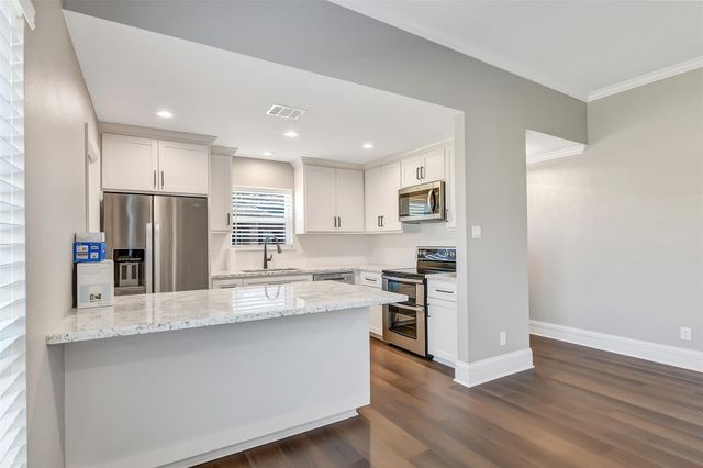 205D Skyview Terrace 704, Friendswood, TX 77546