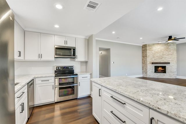 205D Skyview Terrace 704, Friendswood, TX 77546