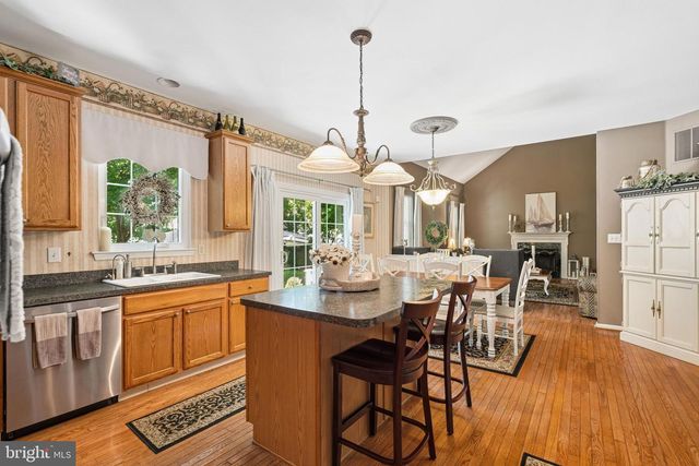56 EQUESTRIAN DR, Burlington, NJ 08016