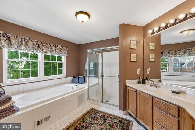 56 EQUESTRIAN DR, Burlington, NJ 08016