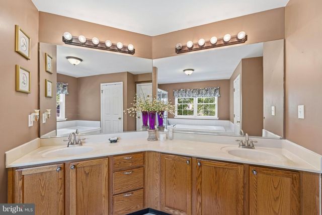56 EQUESTRIAN DR, Burlington, NJ 08016