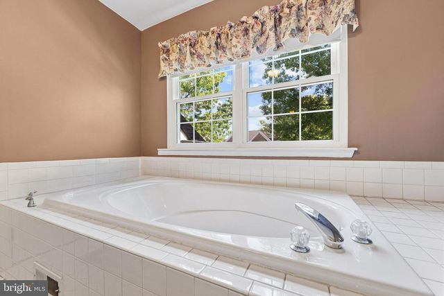 56 EQUESTRIAN DR, Burlington, NJ 08016