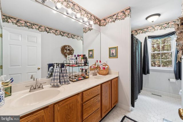 56 EQUESTRIAN DR, Burlington, NJ 08016
