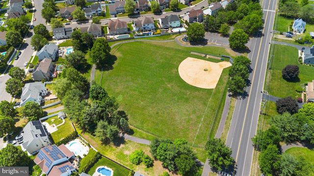 56 EQUESTRIAN DR, Burlington, NJ 08016