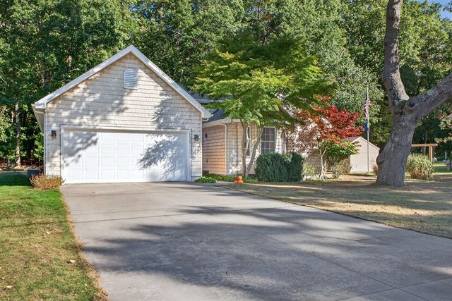 6520 Indian Point Road, Montague, MI 49437