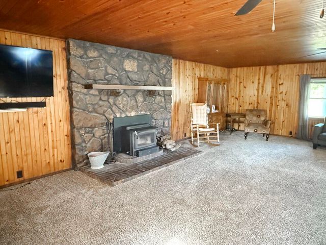 14562 S 3rd Street, Stockton, MO 65785