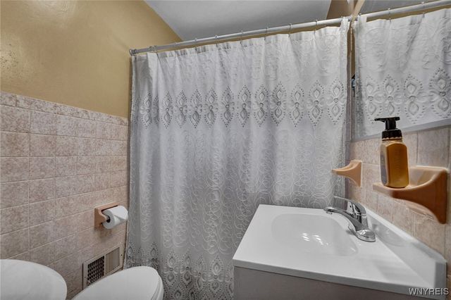 2415 Linwood Avenue, Niagara Falls, NY 14305