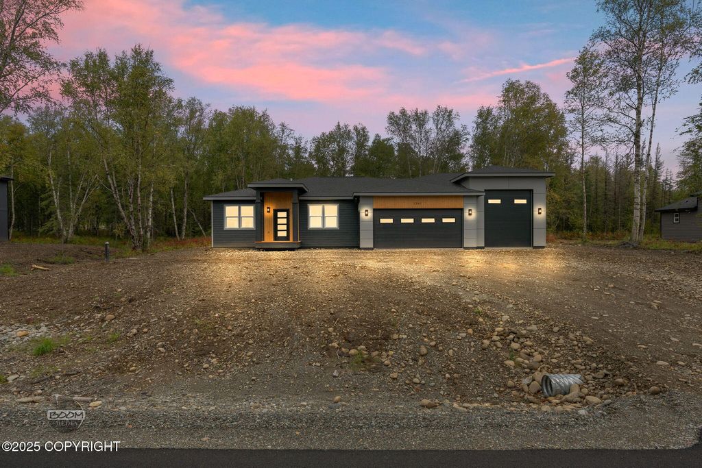 7297 N Paw Street, Wasilla, AK 99654