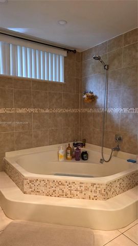 750 NE 199th St 101H, Miami, FL 33179