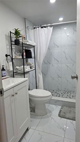 750 NE 199th St 101H, Miami, FL 33179