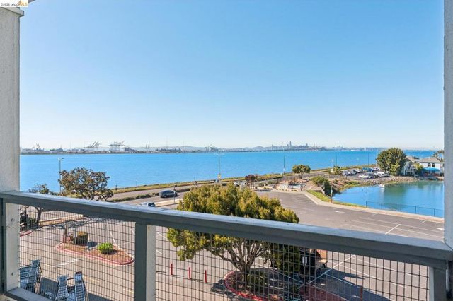 4 Anchor Dr F441, Emeryville, CA 94608