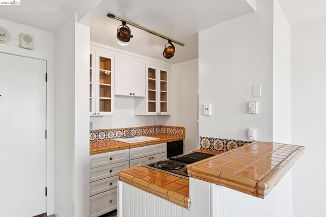 4 Anchor Dr F441, Emeryville, CA 94608