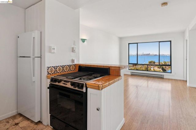 4 Anchor Dr F441, Emeryville, CA 94608