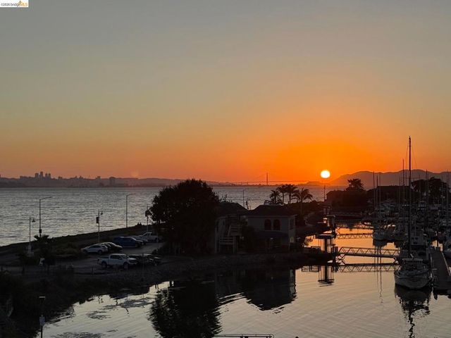 4 Anchor Dr F441, Emeryville, CA 94608