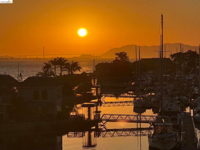 4 Anchor Dr F441, Emeryville, CA 94608