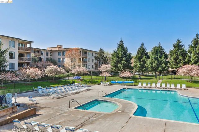 4 Anchor Dr F441, Emeryville, CA 94608