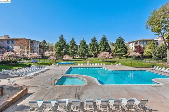 4 Anchor Dr F441, Emeryville, CA 94608