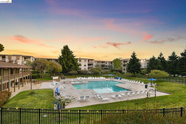4 Anchor Dr F441, Emeryville, CA 94608