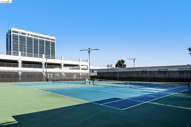 4 Anchor Dr F441, Emeryville, CA 94608