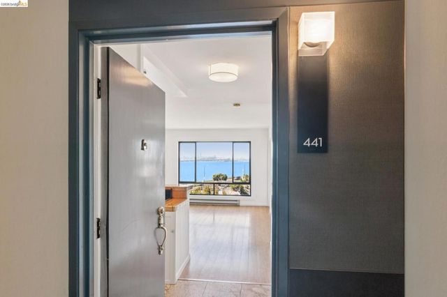 4 Anchor Dr F441, Emeryville, CA 94608