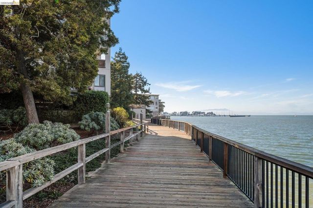 4 Anchor Dr F441, Emeryville, CA 94608