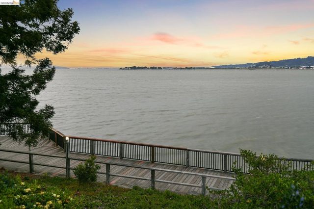4 Anchor Dr F441, Emeryville, CA 94608