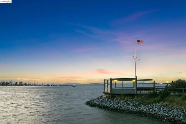 4 Anchor Dr F441, Emeryville, CA 94608