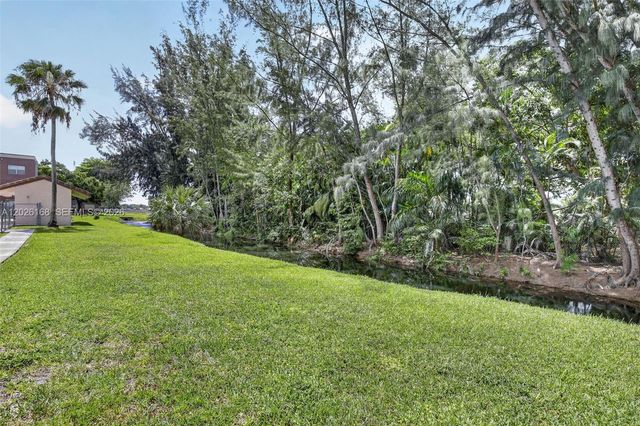 7020 Nova Dr 308D, Davie, FL 33317