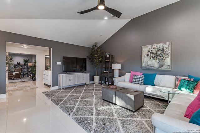 311 E WOODLAKE DR, San Antonio, TX 78229