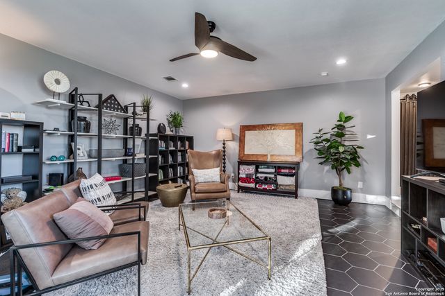311 E WOODLAKE DR, San Antonio, TX 78229