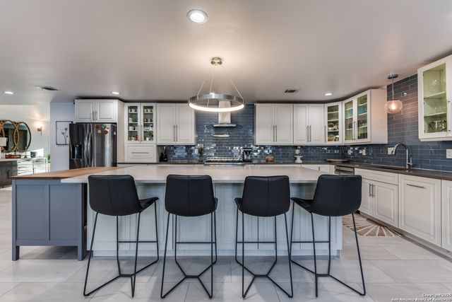 311 E WOODLAKE DR, San Antonio, TX 78229
