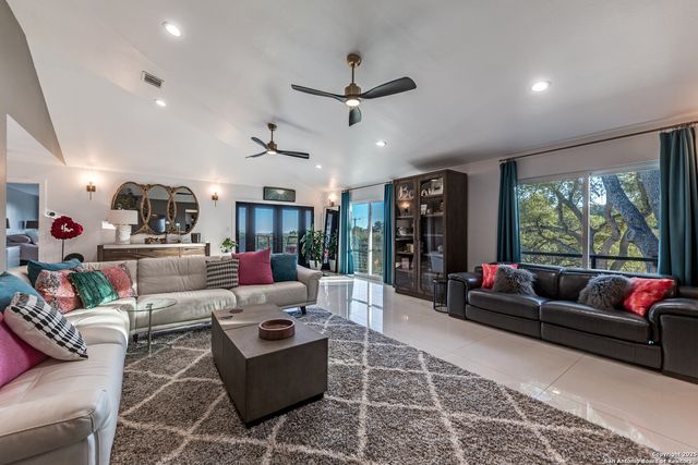 311 E WOODLAKE DR, San Antonio, TX 78229
