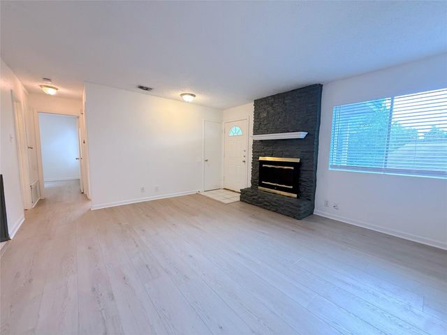 9900 Hundred Oaks CIR A, Austin, TX 78750